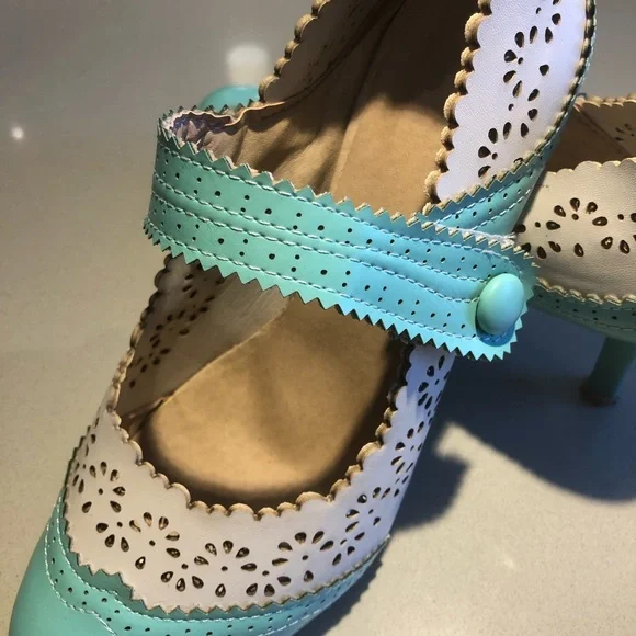 Shoes - Picture 2 of 3